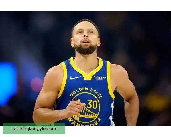 库里挥巾大笑科尔治军有方显威 库里挥巾大笑科尔治军有方显威