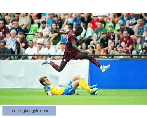 巴黎FC战马赛特拉普奥塔维奥